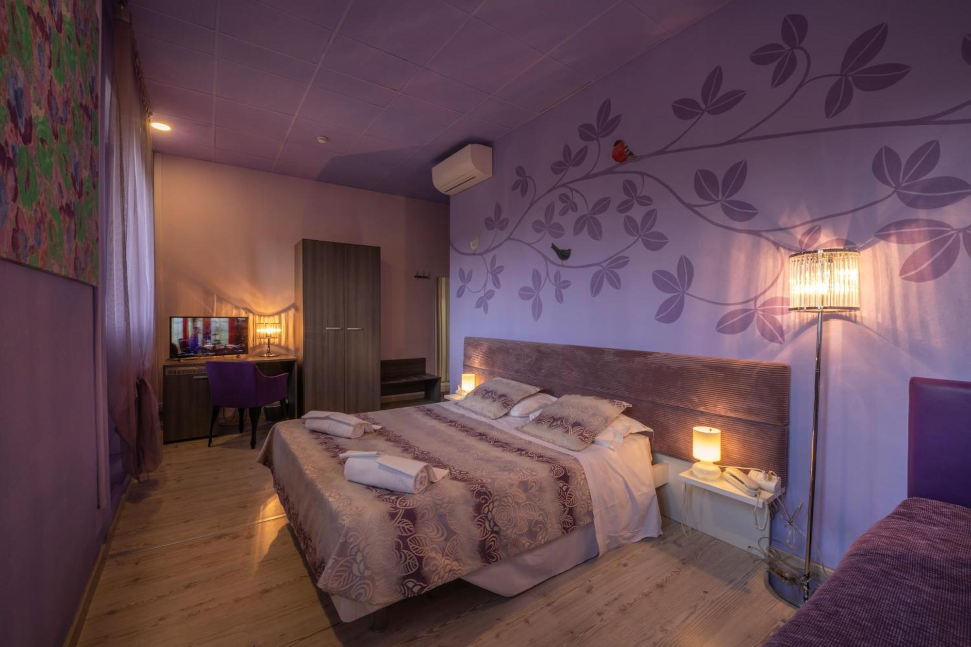 Hotel Palazzo Renieri - 3Stelle S Colle di Val d'Elsa Eksteriør billede